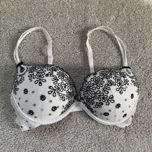 Victoria’s Secret Bra 34d